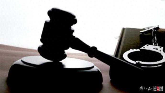 虚假挂靠代缴社保乱象调查：10多平方单间竟托管数百家“公司”