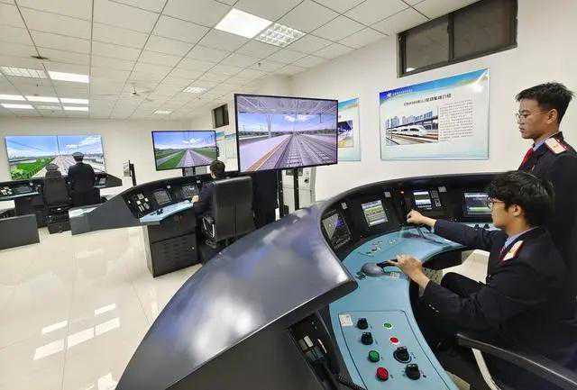 每日一词∣高技能人才 highly skilled talent