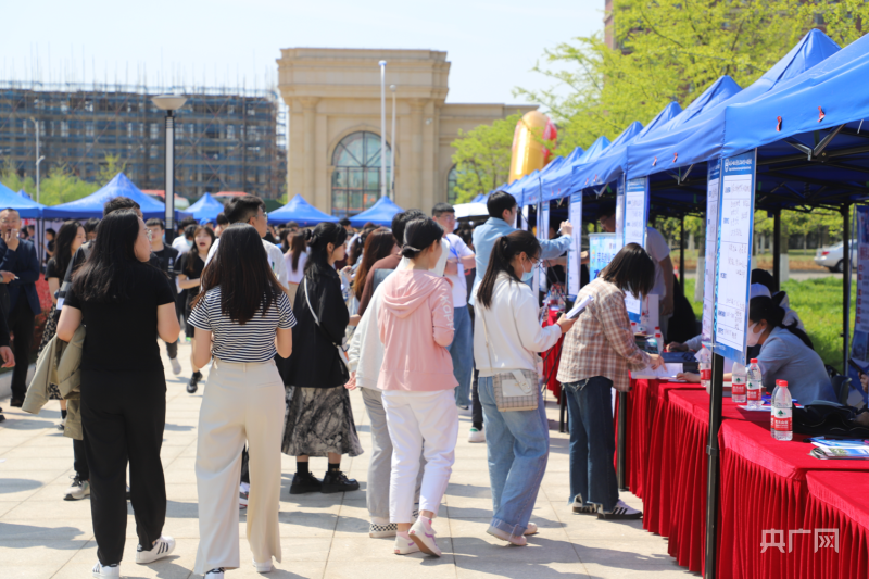 奔跑中的大连｜又到一年毕业求职季
