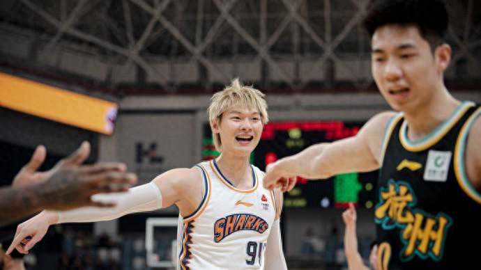 北京、上海职业三大球谁更强？上海男篮、男排都奏凯，申花战国安能否延续胜势