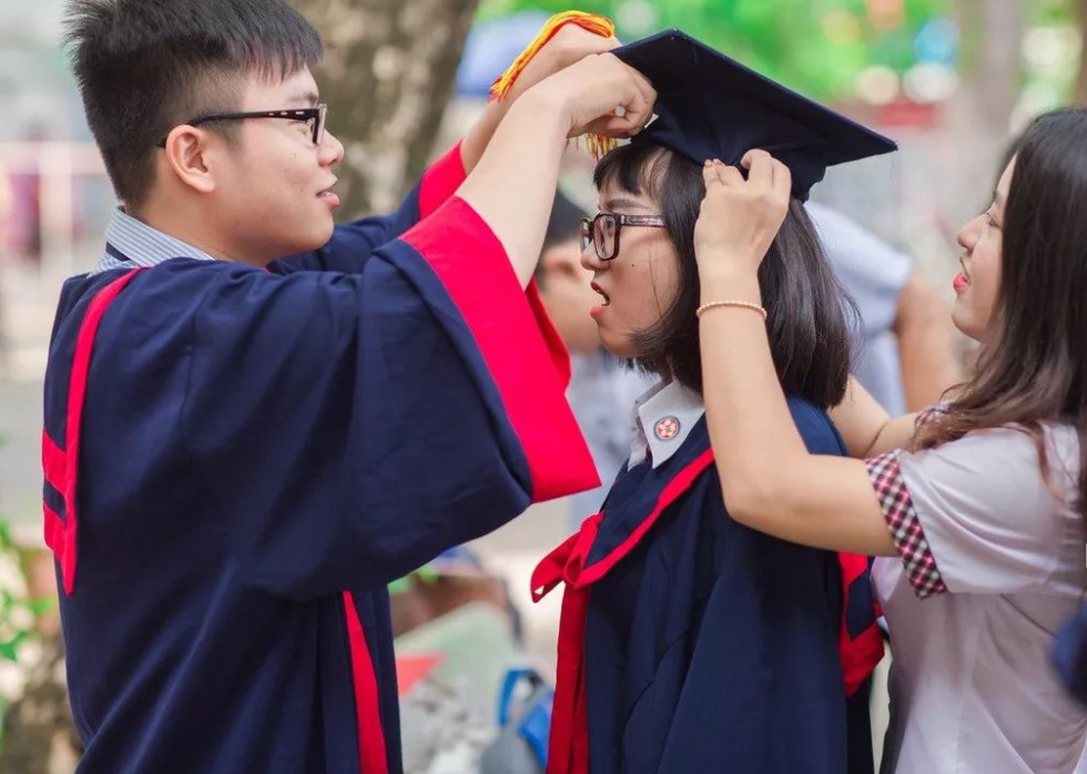 北大硕士遭HR白眼，金本银硕铜博或成985学历末流，学生表示无奈