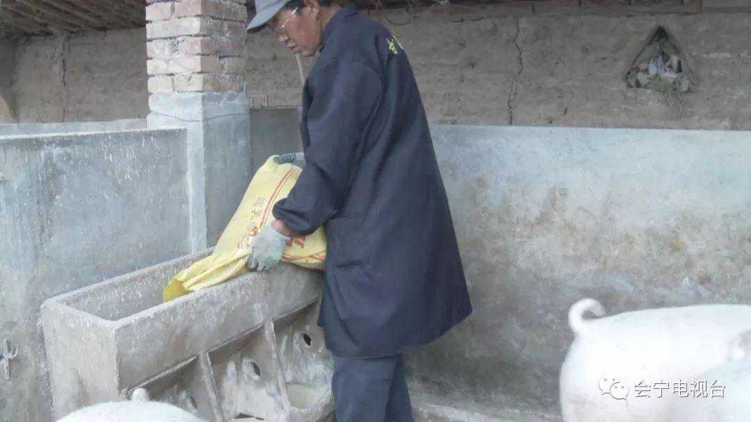 老年大学里的青年教师