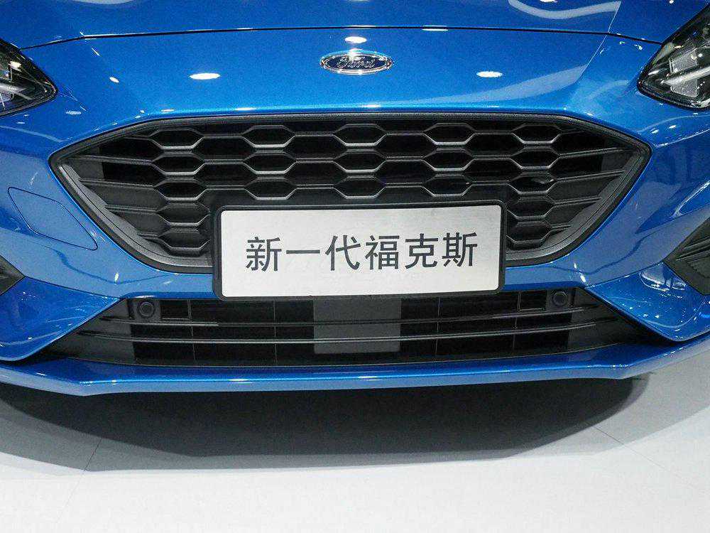 表弟想买菲斯塔但朋友都叫他买思域 福克斯它不香吗？