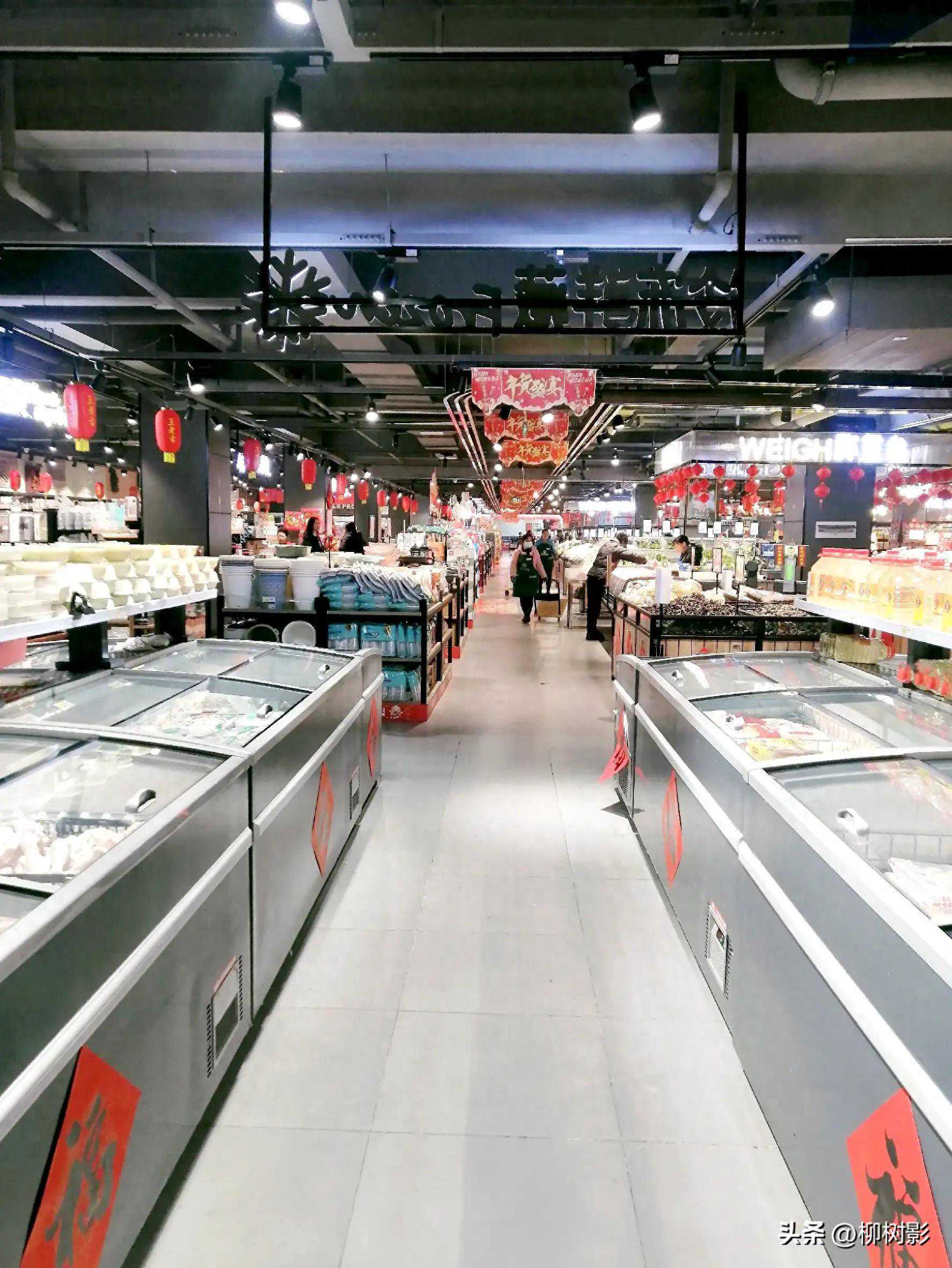 超市上班才2800元一个月，一个大男人怎么能养家糊口？打工赚钱难