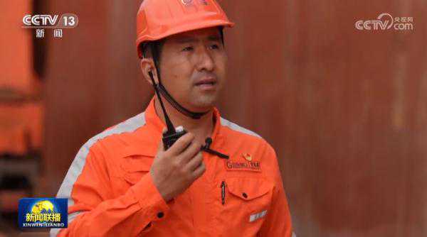 为智慧港口提质增效的装载机司机郭凯