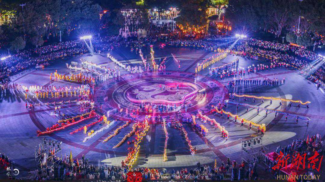 江华：瑶家姑娘舞龙狮 巾帼不曾让须眉