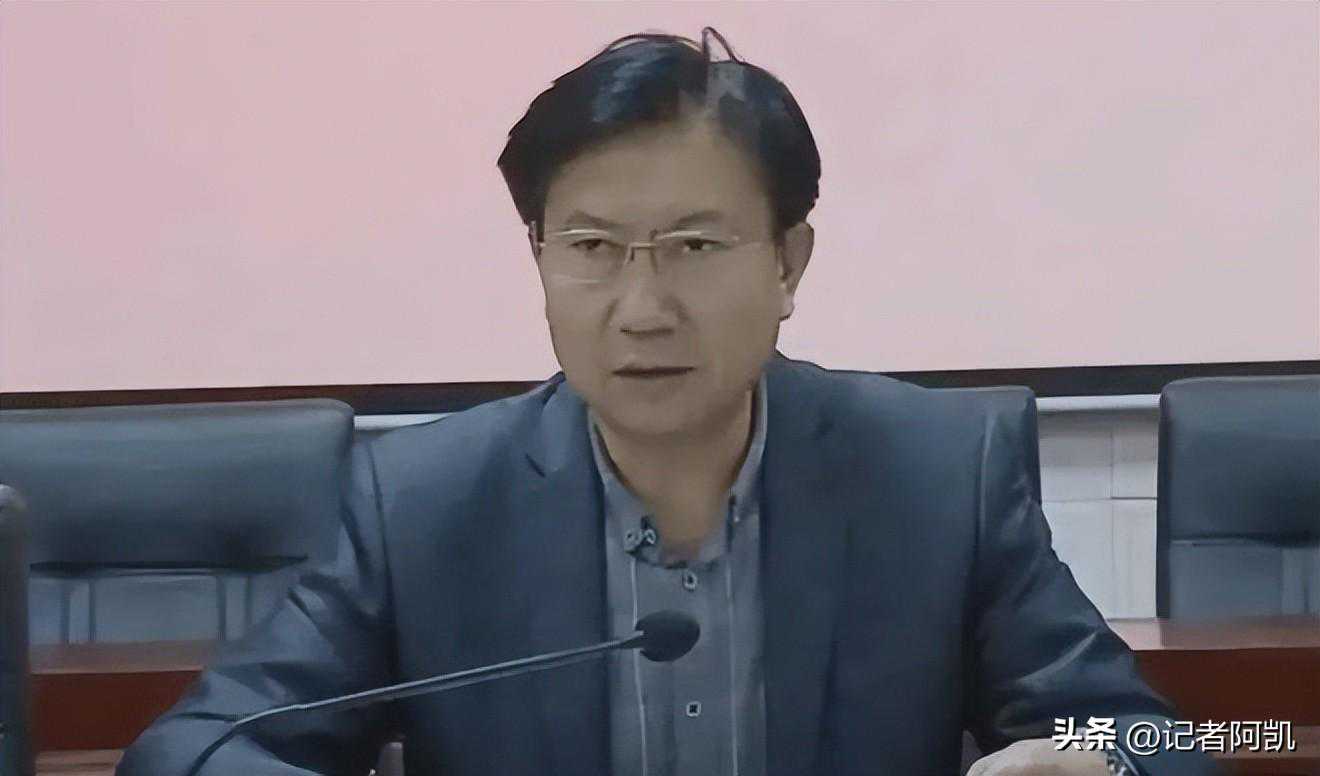 副处级干部钟海林被双开，被批道德败坏、与他人发生不正当关系