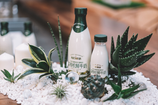 每日鲜语沙漠有机鲜牛奶鲜活上市，以纯净鲜活树高端鲜奶新标杆