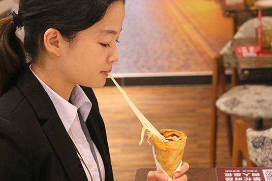 手握酥披萨 让你边走边吃的美味