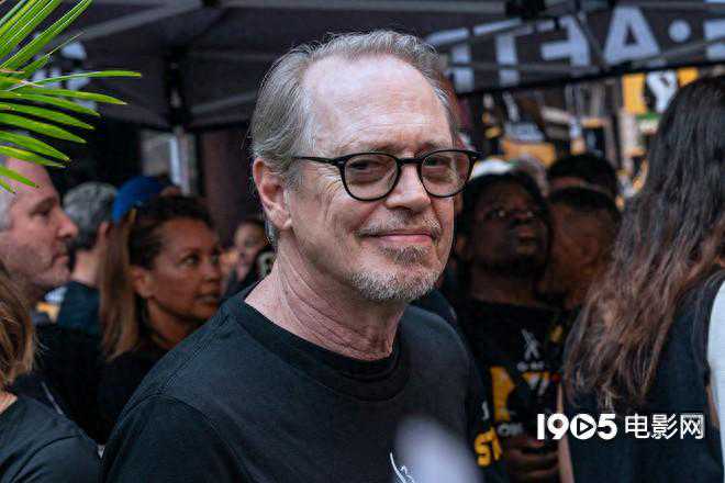 第二季动了！“牙叔”加盟《星期三》有望饰新校长