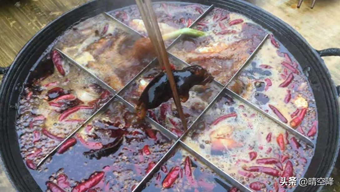 “许府牛”老鼠事件引关注：火锅店关门整顿，记者实地调查揭秘