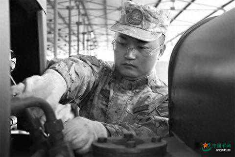 海军勤务学院某基地一级上士彭海洋——装备维修的“老中医”
