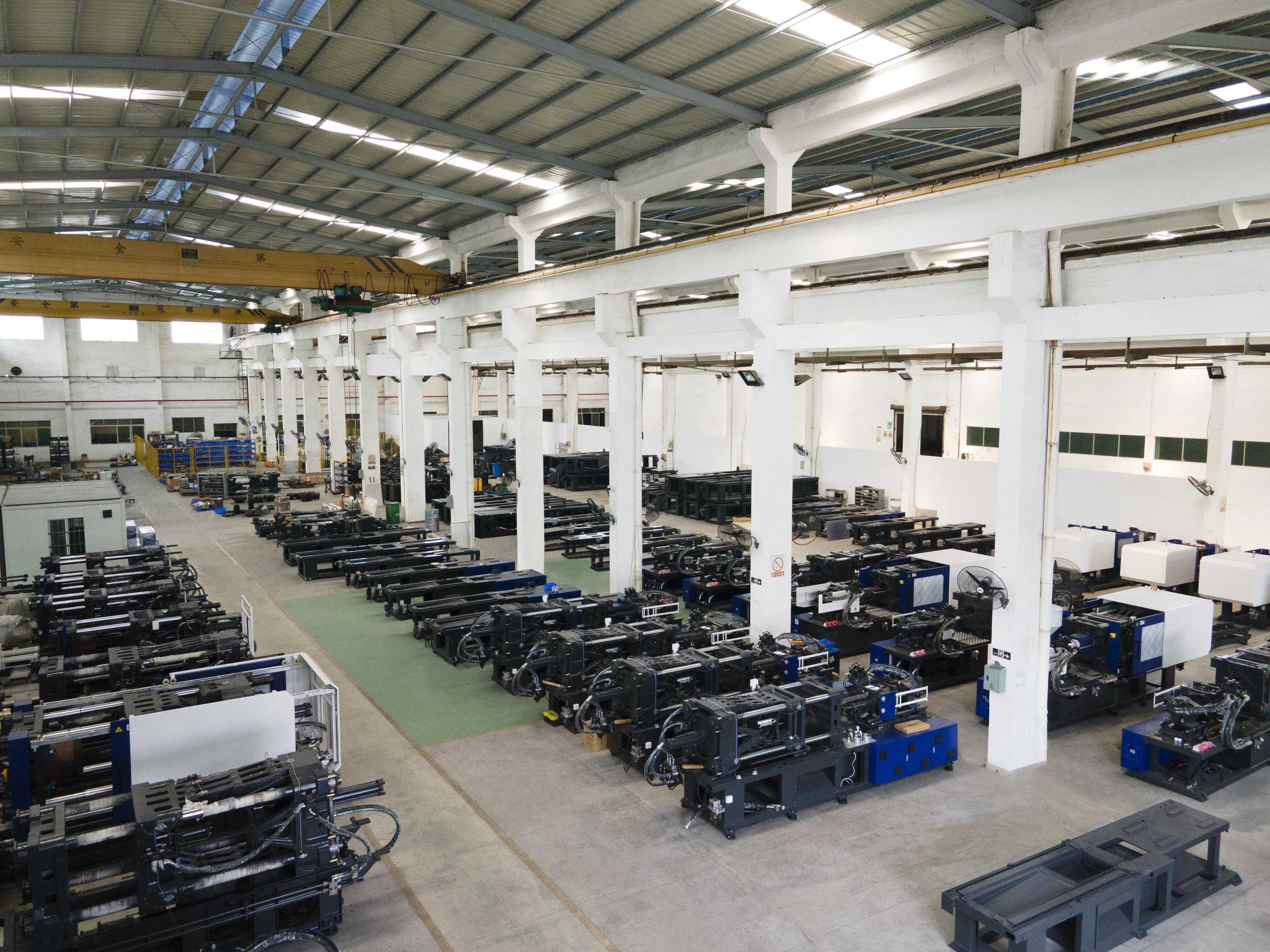 注塑工多少钱一个月吗，注塑师傅多少钱一个月