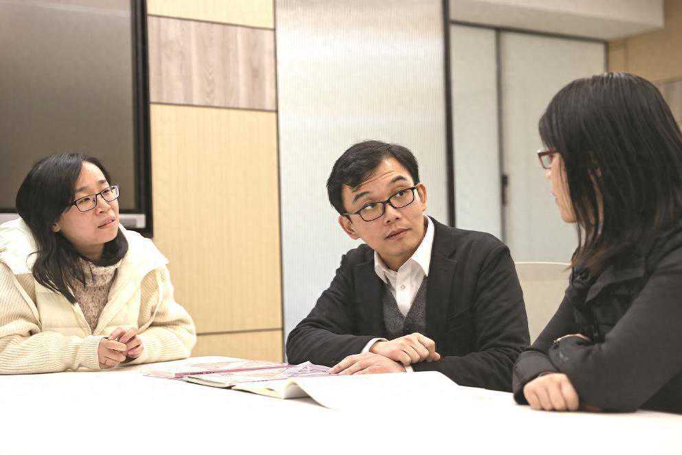 市三女中“另类”英语老师饶立钧：上课悬念重重，学生舍不得分神