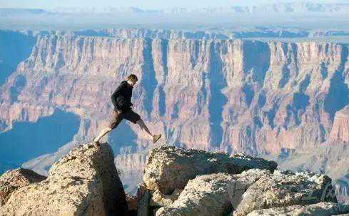 十个女人和十二个男人的户外徒步历险记