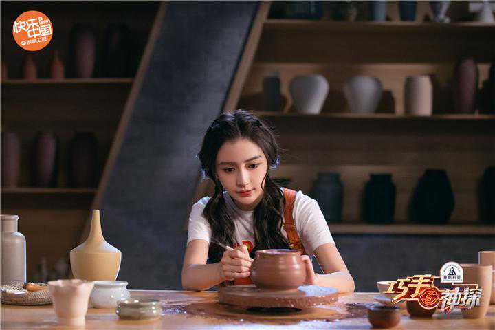 Angelababy惊喜加盟《巧手神探》开发陶艺技能诠释匠心精神