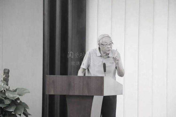 深切缅怀我国著名的陶瓷艺术设计家张守智老师