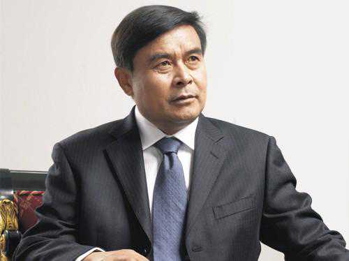 他从四川走出，放弃了国家干部身份，已是集团董事长，给母校捐赠1000余万！