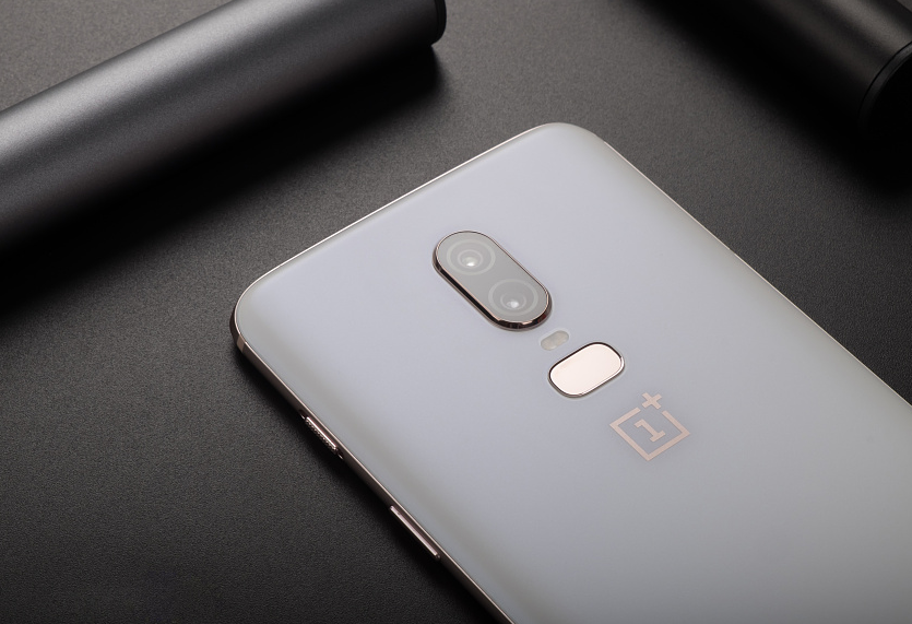 一加手机：颜值与不沾指纹并存