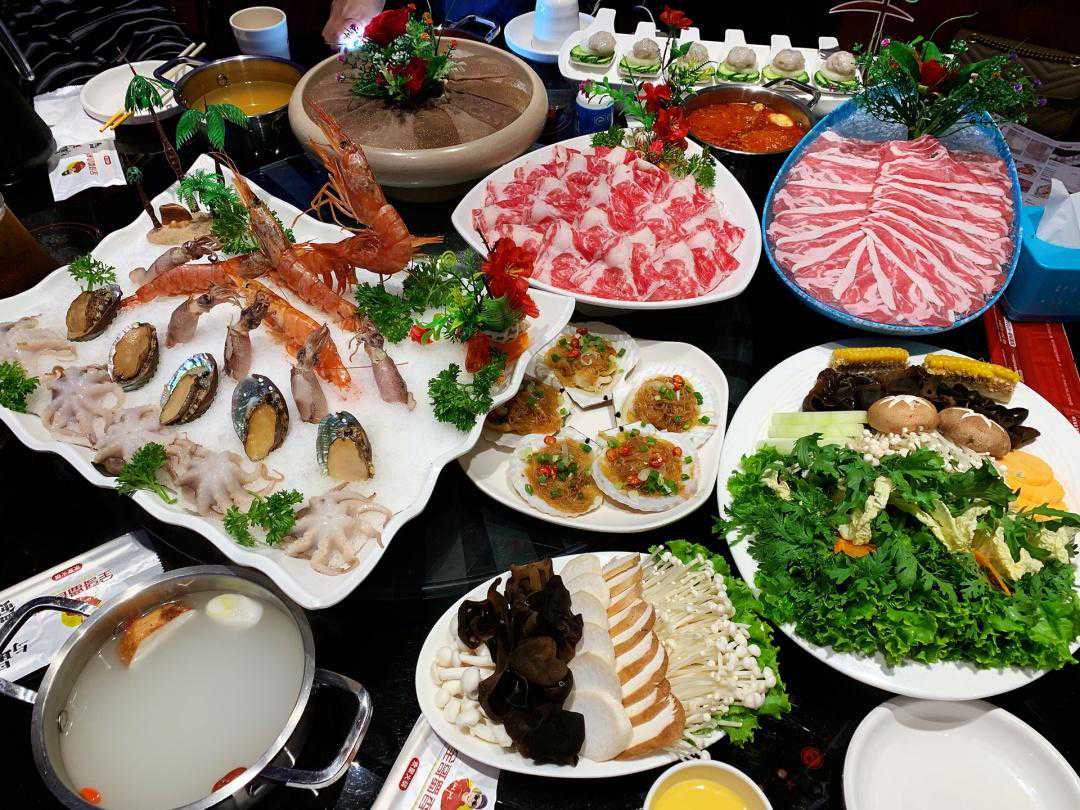 啤酒免费，扎啤10块钱，海鲜2块9，这家16年的火锅店长春人都吃过