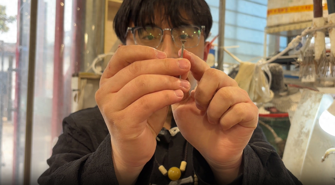 鬼斧神工 匠心传承：00后玉雕师在一雕一琢间深耕传统技艺