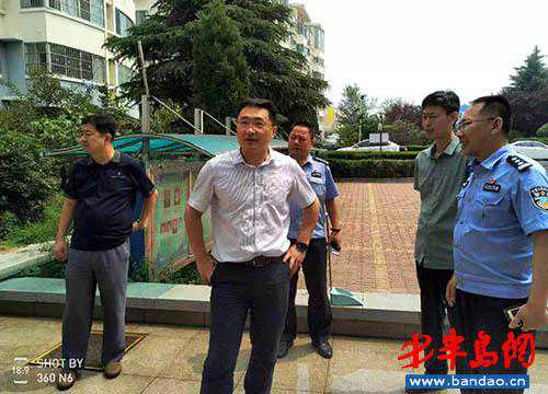 长江路街道街长履职尽责维护市容秩序