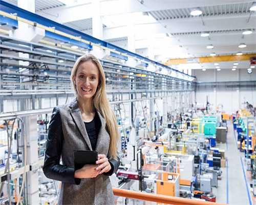 （社会）“00后”客车检车员的首个暑运