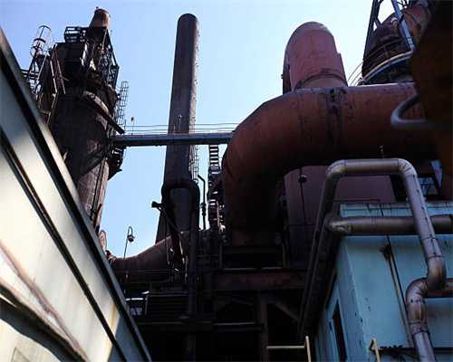 实探风波中的H&M门店：店员一问三不知，顾客排队试衣